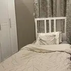 سريرين خشب قوي صافي لها تخزين درجين بكل سرير