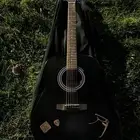 جيتار اكوستيك مع مستلزماته