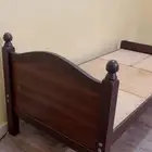 سرير شبه جديد