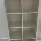 دولاب رفوف.