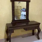 للبيع طاوله استقبال بني خشبي
