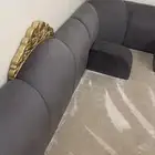 مساند وطاولة مع 4 خدمه للبيع