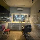 لتقبيل حلاق