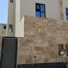 للبيع شقه جديده حي بدر فوق فله