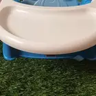 كرسي طعام بحاله ممتازه مع بايسكل اطفال ومجموعه العاب