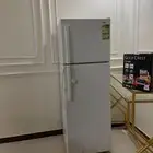 ثلاجة شبه جديده