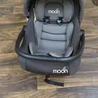 مقعد سيارة للطفال