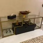 طاولات ومكتبة