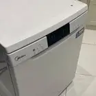 غسالة مواعين نظيفة