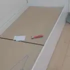 دولاب ملابس و سريرين