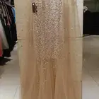 فستانين ملكيين فخمين نظيفين للبيع