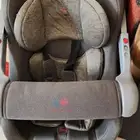 سرير اطفال وكرسي سيارة