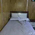سرير نفر ونص لون بني وابيض