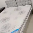 سرير كبير مع مرتبة طبية فاخرة و2 سرير نفر ونص