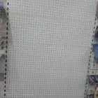 رفوف وكرسي وكاشير للبيع المستعجل