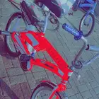 سيكل رامبو احمر في حكات بسيطه