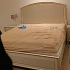 غرفة نوم و 6 مكيف اسبلت و مائدة طعام