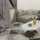 مجلس ب 900 ريال معاه 2 طاولة قهوة زجاج و ستارة بلوازمها