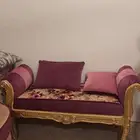 كنب ملكي وطاولة شاشه