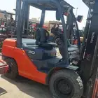 رافعه شوكية فوركلفت للايجار