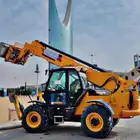 رافعات شوكية لتحميل وتنزيل التريلات والكنتينرات