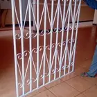 شبكة حديدية على شكل مربع