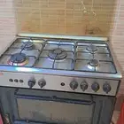 فرن وثلاجة وغاز