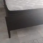 سرير مع مرتبة نظيفة للبيع