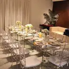 طاولات قزاز و كراسي شفاف