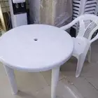 كراسي وطاولات بلاستيك للمناسبات