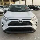 تويوتا راف فور فتحه XLE نص فل هايبرد 2025 اصفار