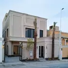 للبيع فيلا في موقع مميز وحيوي في حي العليا