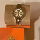 ساعة Tory Burch