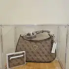 تخفيض شنطة ماركة Guess أصلية جديدة  محفظة كاملة بسعر مميز