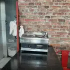 ماكينة شاورما مع ملحقاتها وجريل للبيع
