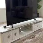 للبيع شاشة TIT مقاس 55 بوصه مع الطاوله