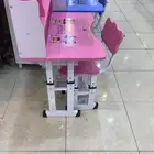 طاولات مدرسية جديدة