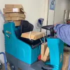 سيارة ومكينة غسيل مواقف وارضيات