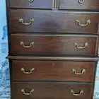 أثاث بحالة ممتازة - خزانة دريكسل - خشب أصلي أمريكي الصنع