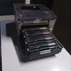 طابعه سامسونج يوجد طاوله مكتبيه