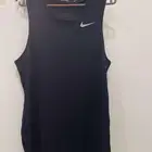تيشريرت نايكي بلا اكمام للجري جديد
