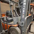 الرافعات الشوكية ( Forklifts Telehandlers) والتلسكوبية
