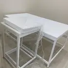 طاولات لون ابيض