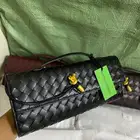 شنط ماركات 250 ريال القطعه