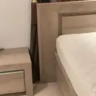 سرير مع كمدينتين بحالة جيده