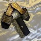 شنط وشوزات ماركة