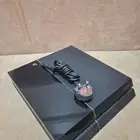 للبيع سوني فور 4 مع ايادي