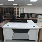 محل اثاث مكتبي مودرن فخم ومكلتب ادارية طقم مع كراسي ودولاب
