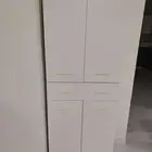 دولاب خشب نظيف