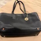 شنطة DKNY اصليه لون اسود